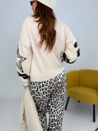 Strickpullover in Beige, mit Collagenummer vorne "23" - Levelone GmbH & Co. KG