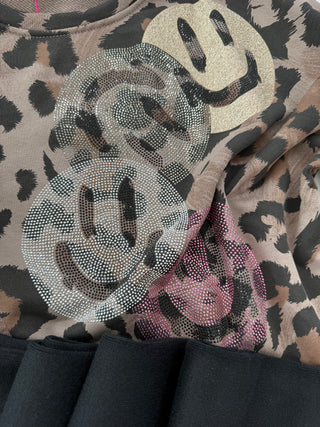 Leo Sweater in Taupe mit Smiley aus Strasssteinchen für Damen in Einheitsgröße 36-42 - Levelone GmbH & Co. KG
