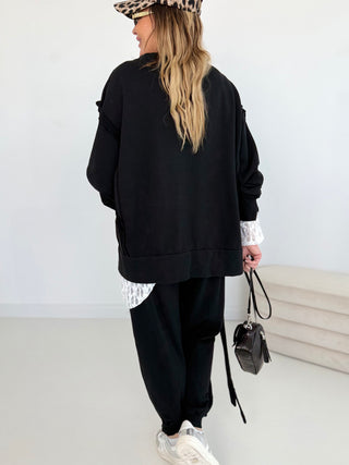 Sweater in Schwarz mit glänzenden Steinchen vorne