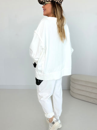 Sweater in Weiss mit glänzenden Steinchen vorne