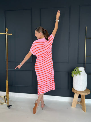Strickkleid in Rosa-Orange gestreift