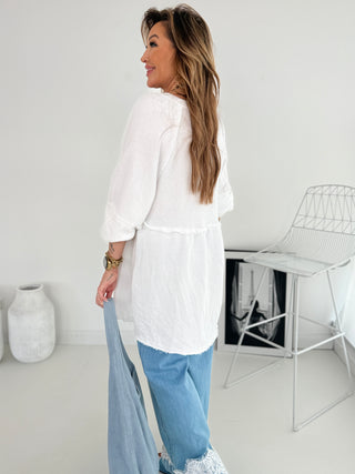 Kleid in Weiss mit Ziernähten vorne und hinten