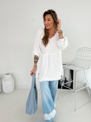 Kleid in Weiss mit Ziernähten vorne und hinten