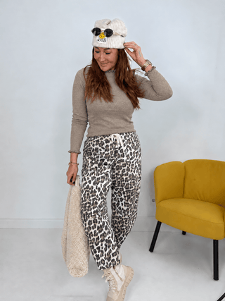 Feinstrickpullover in Taupe für Damen mit Rüschen Stehkragen und Ärmelenden - Levelone GmbH & Co. KG